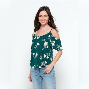 KAILEIGH
Valette Back Detail Cold
Shoulder Knit Top NWOT